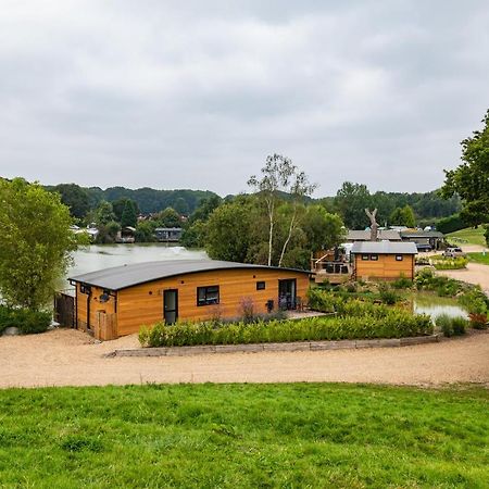 Hotel Sumners Ponds Fishery & Campsite Horsham Exterior foto