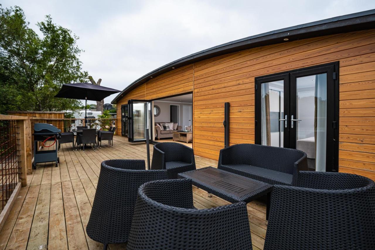 Hotel Sumners Ponds Fishery & Campsite Horsham Exterior foto