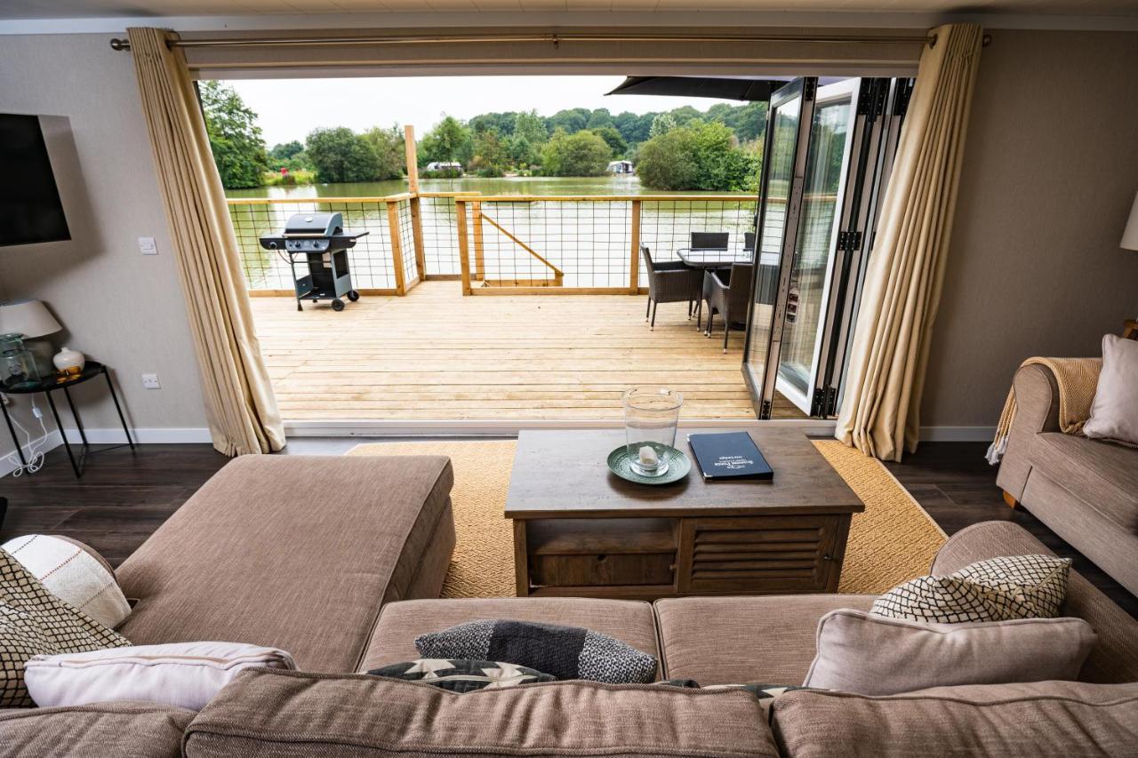 Hotel Sumners Ponds Fishery & Campsite Horsham Exterior foto