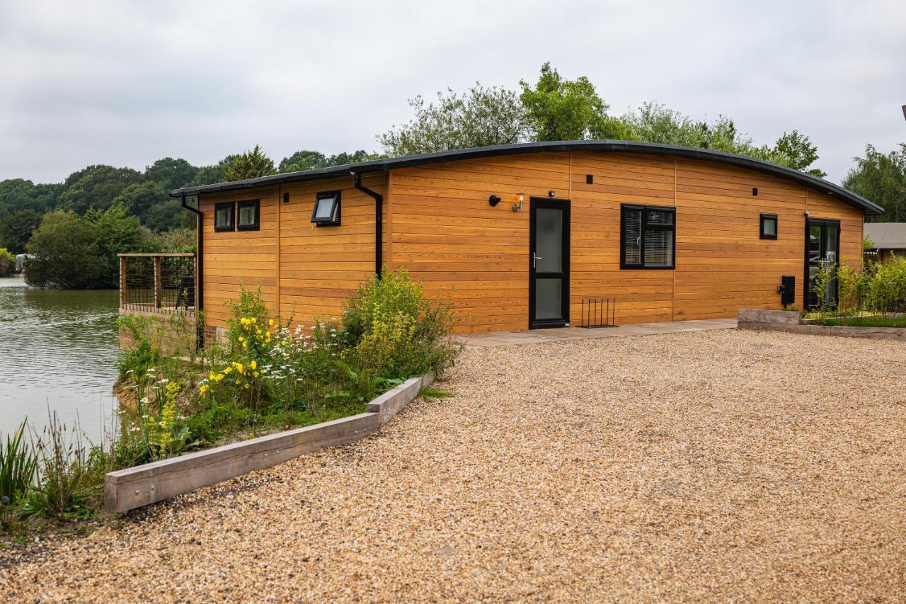 Hotel Sumners Ponds Fishery & Campsite Horsham Exterior foto