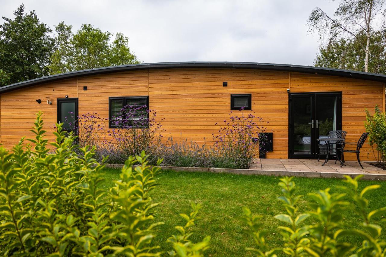 Hotel Sumners Ponds Fishery & Campsite Horsham Exterior foto