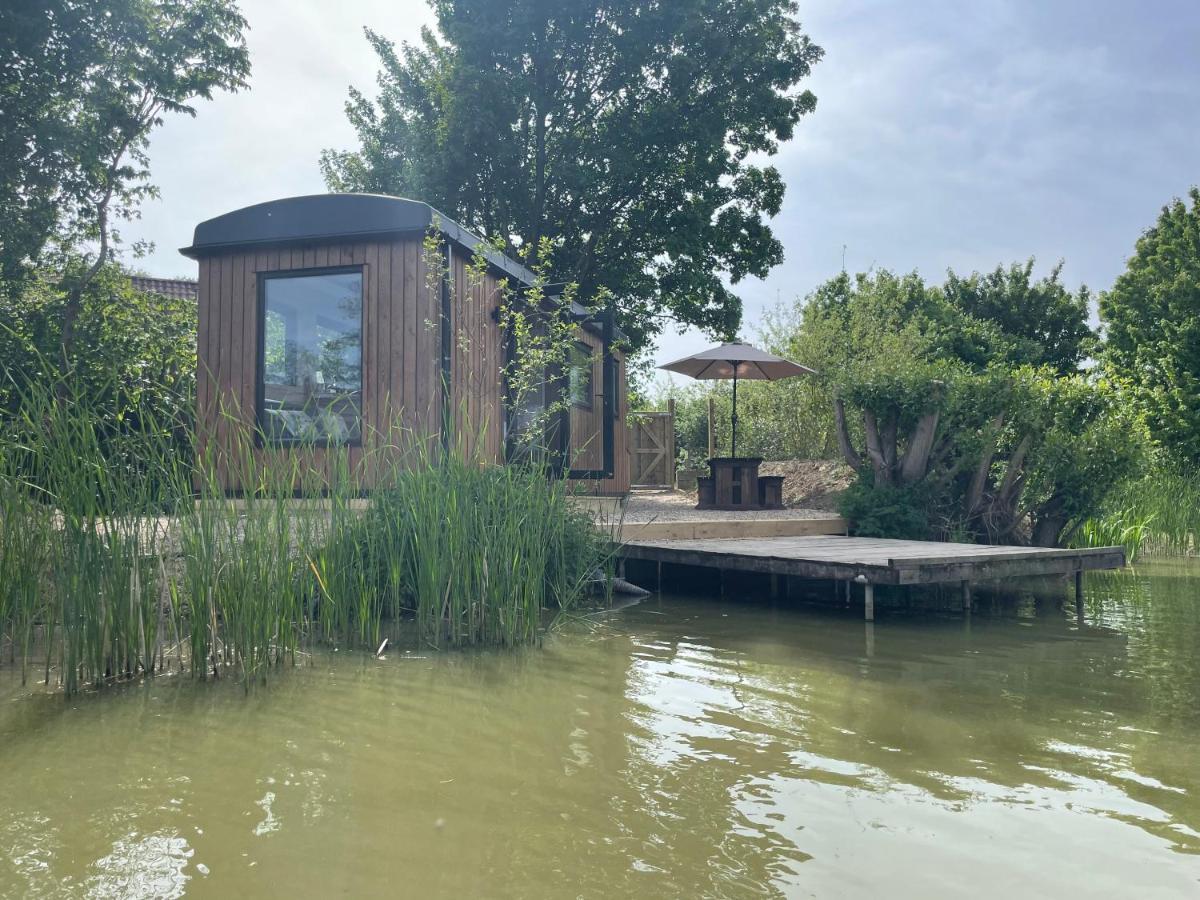 Hotel Sumners Ponds Fishery & Campsite Horsham Exterior foto