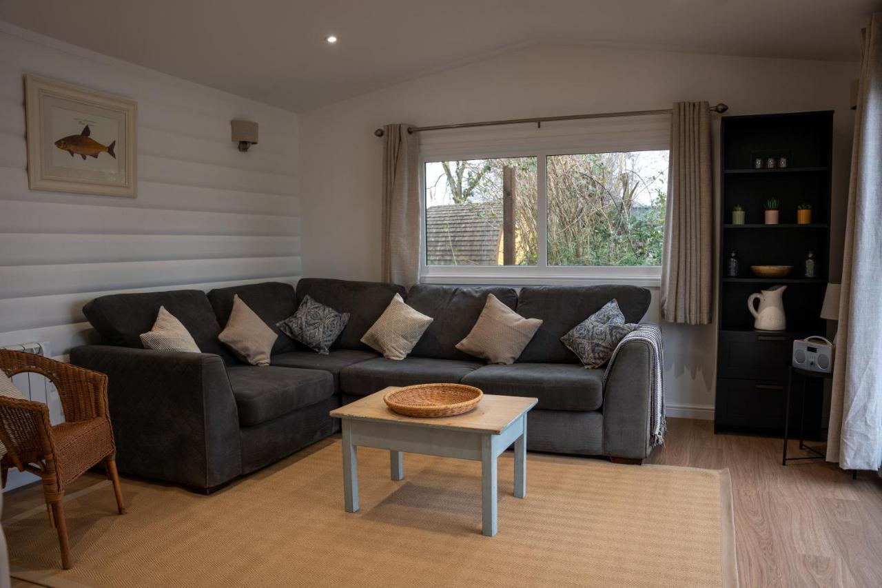 Hotel Sumners Ponds Fishery & Campsite Horsham Exterior foto