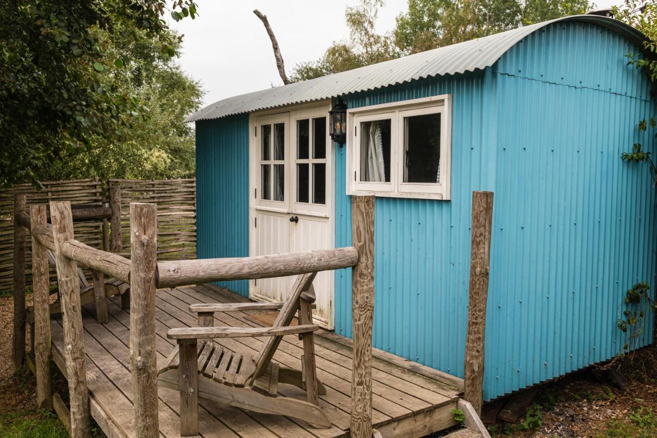 Hotel Sumners Ponds Fishery & Campsite Horsham Exterior foto